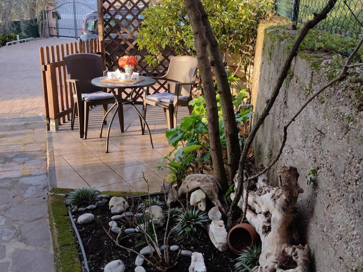 Appartamenti Casa Nina, Lago,Montagne, Uliveti Brenzone sul Garda Exteriör bild