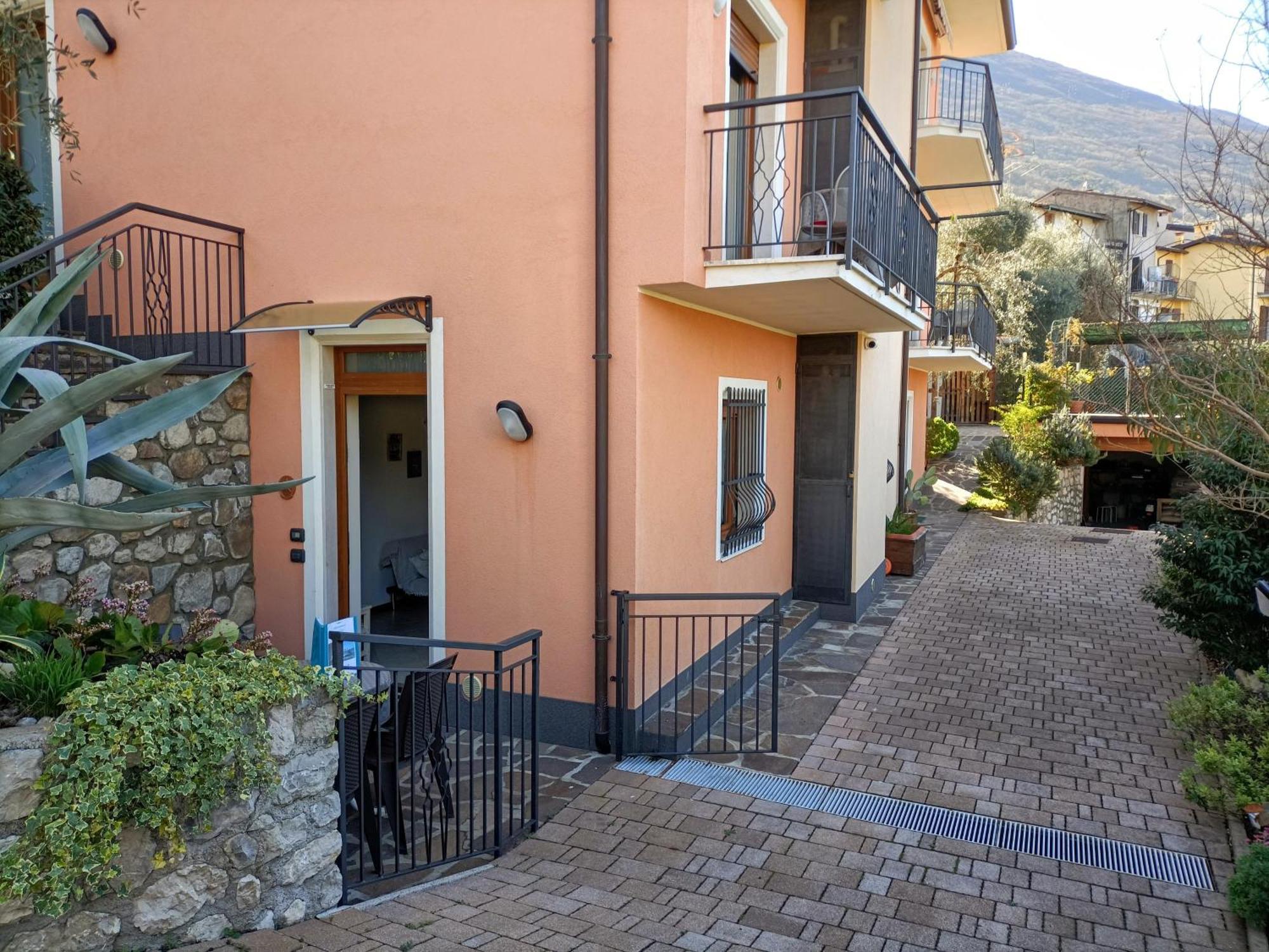 Appartamenti Casa Nina, Lago,Montagne, Uliveti Brenzone sul Garda Exteriör bild
