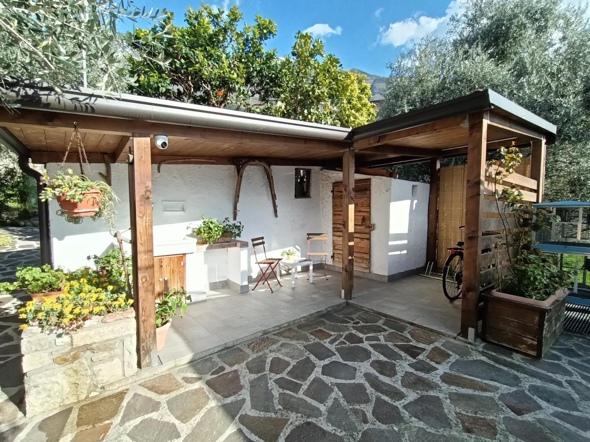 Appartamenti Casa Nina, Lago,Montagne, Uliveti Brenzone sul Garda Exteriör bild